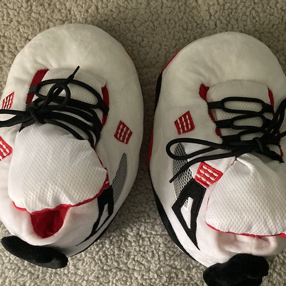 Jordan 4 Retro Plushie shoes - Picture 3 of 3